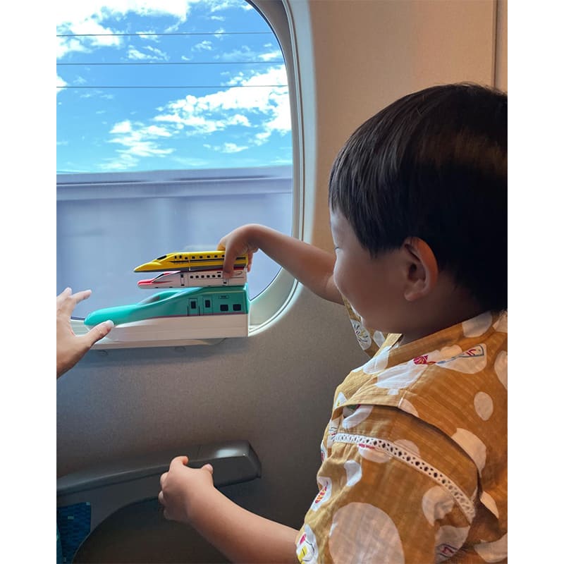 E5系はやぶさ弁当と子ども