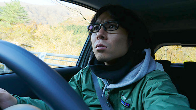 レンタカーを運転する筆者