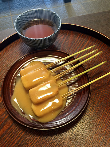 田楽みそをつけた生麩