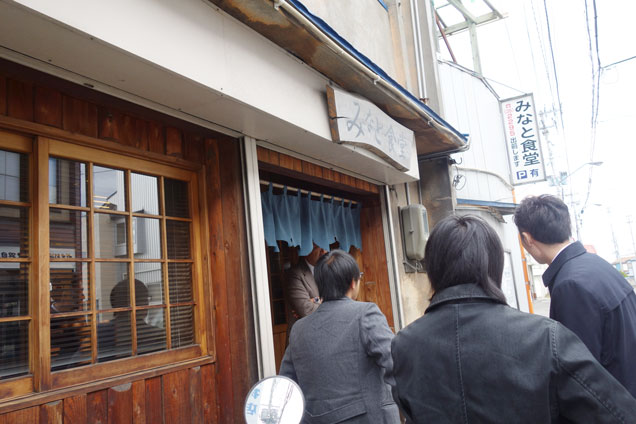 みなと食堂の行列
