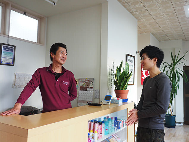 徳乃湯温泉のハンサムなご主人に話を伺う毎川直也