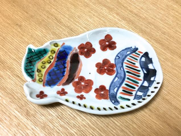 筆者（小林希）が制作した色絵豆皿の完成品（表）
