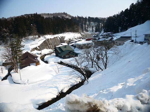雪の中の銀山温泉