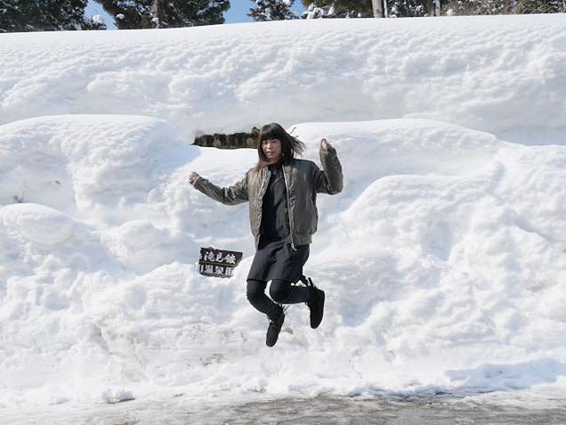 余裕で自分よりも高い雪