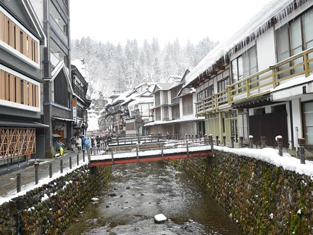 雪の銀山温泉