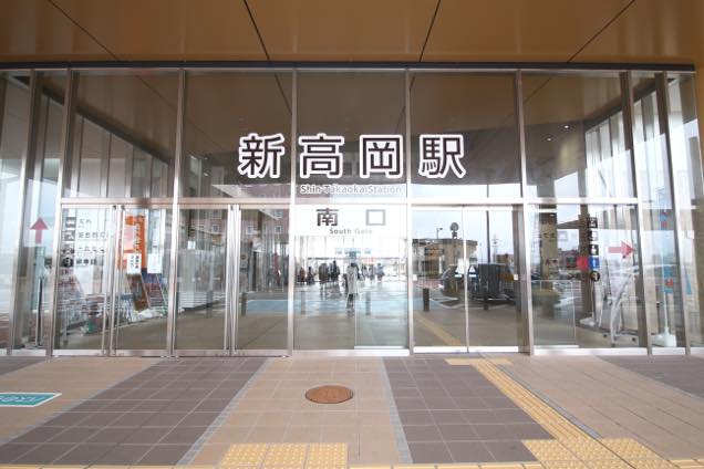 JR新高岡駅