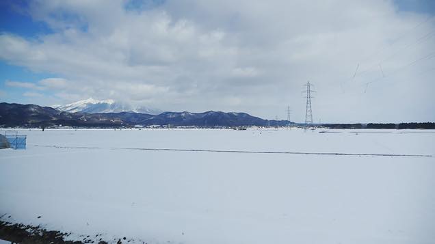 車窓から見える一面の雪景色