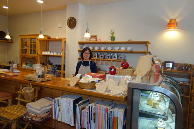 TEA ROOM Yuki Usagi　店主の宮本さん