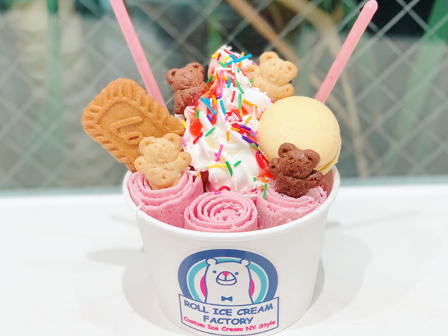 ROLL ICE CREAM FACTORY　ロールアイス