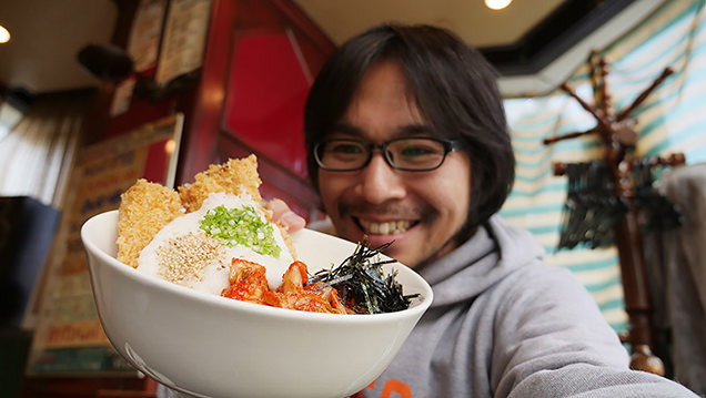 セントポールの隣り　白いカツ丼