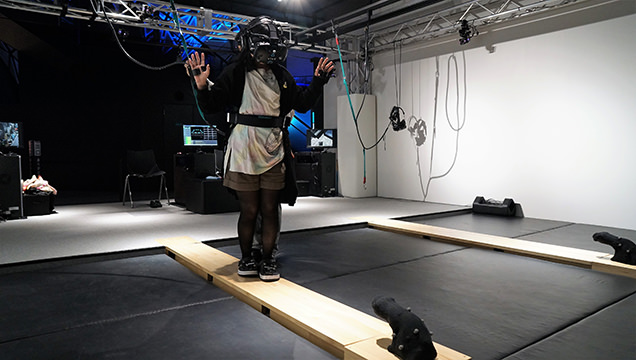 VR ZONE SHINJUKU　極限度胸試し 高所恐怖SHOWを体験するライター