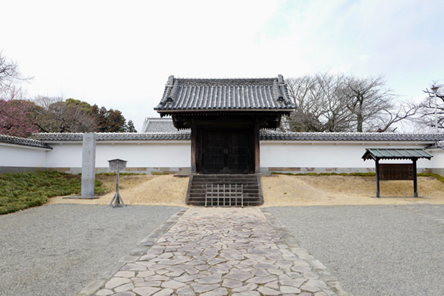 弘道館正門