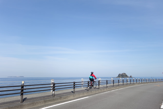 伊東の海沿いをサイクリング