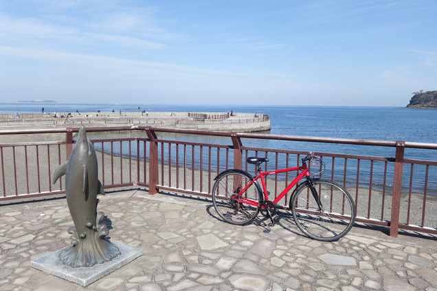 川奈いるか浜公園　いるかの像