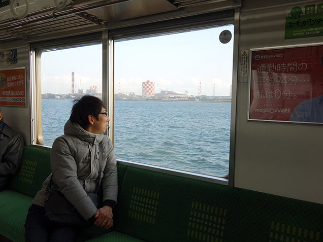 鶴見線　車窓からの海