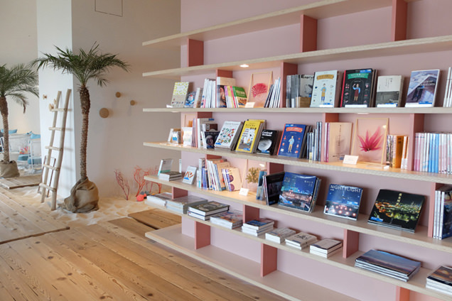  星野リゾート リゾナーレ熱海　ソラノビーチ Books&Café　内観