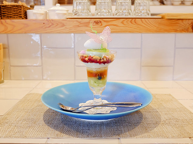 dessert cafe HACHIDORI　青リンゴ・紅茶・ハーブのパフェ