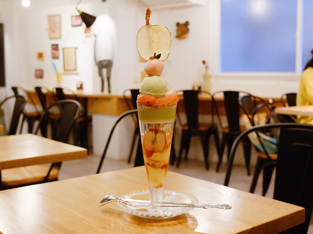  夜パフェ専門店　Parfaiteria beL　「林檎とアボカド」のパフェ