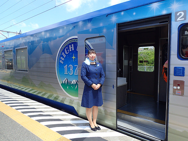 HIGH RAIL1375と車内アテンダントさん