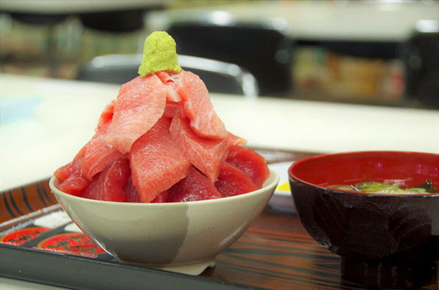 鶴亀屋食堂の大間のマグロ丼
