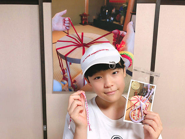 組紐を持つ長女