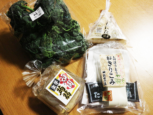 刺し身こんにゃく、下仁田産納豆、ちぢみほうれんそう、幅広麺「おきりこみ」