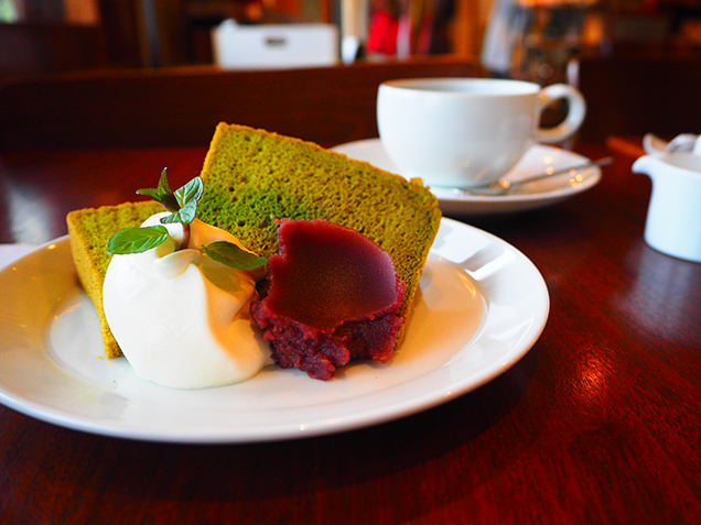 抹茶の米粉シフォンケーキ