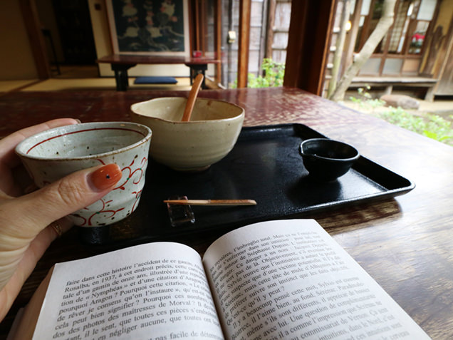 抹茶を楽しみつつ読書