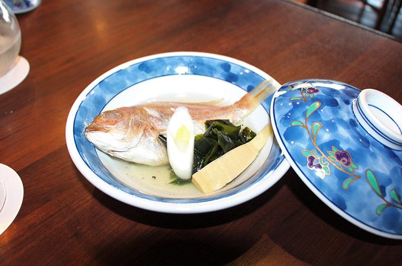 小鯛と新わかめの酒蒸し