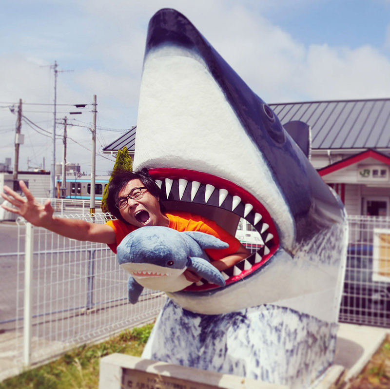 サメの顔ハメ