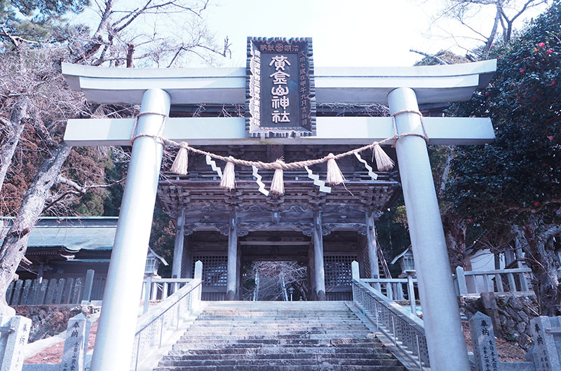 金華山黄金山神社の鳥居