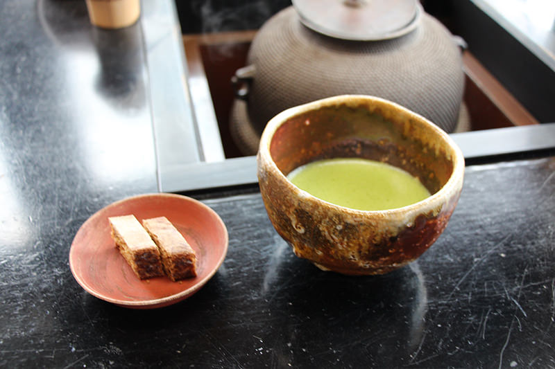 抹茶　九州の銘菓「黒棒」