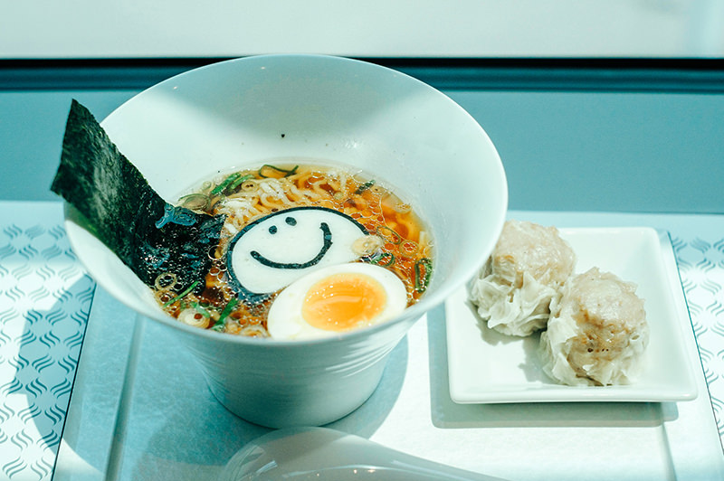 カフェテリアでの食事