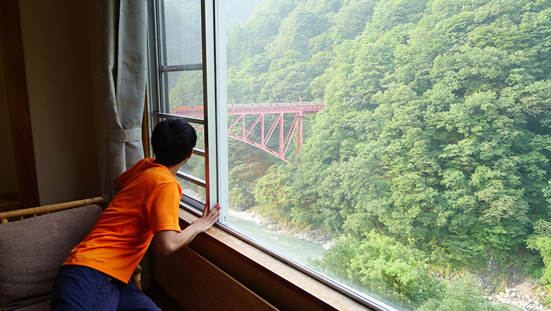 客室からの眺め　トロッコ電車