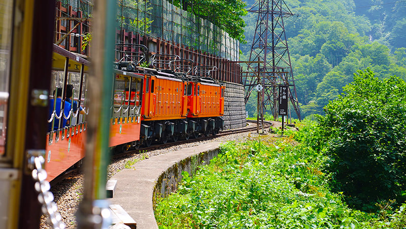 黒部峡谷トロッコ電車　車窓