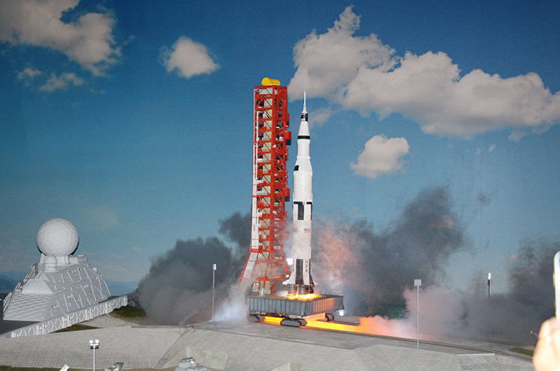 ロケット打ち上げ