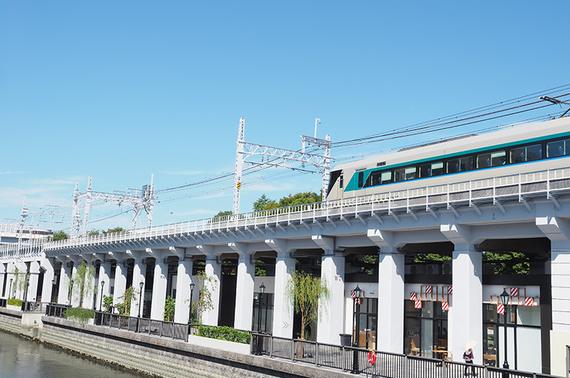 東京ミズマチの上を走る東武スカイツリーライン