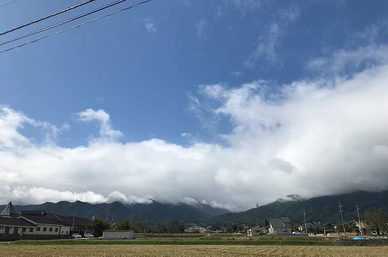 田園地帯　奥に山々