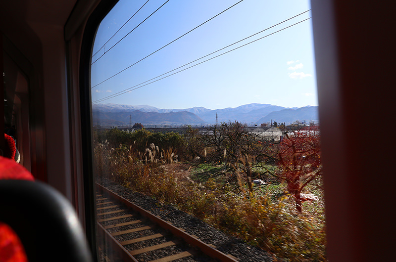 車窓　米沢駅と山形駅の間
