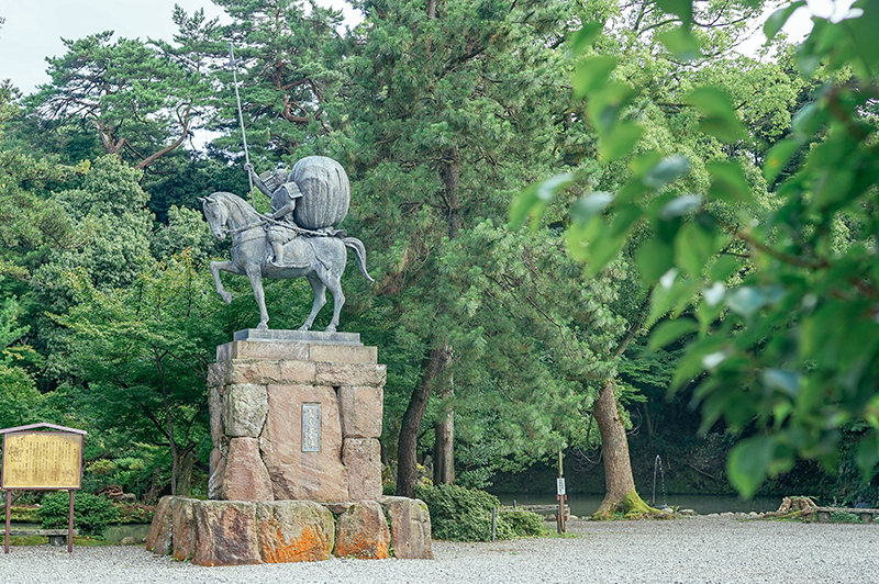 利家公像