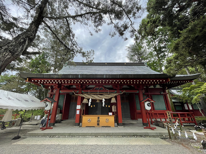 生島足島神社　内殿