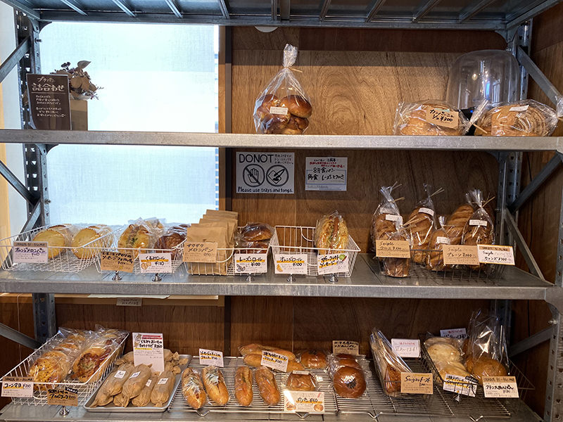 亀の町ベーカリー　店内