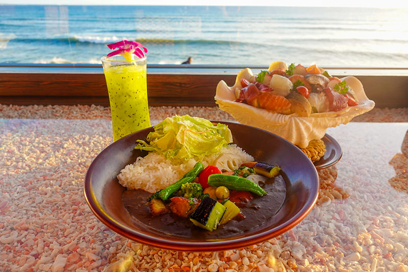 野菜カレー　シーフードサラダ