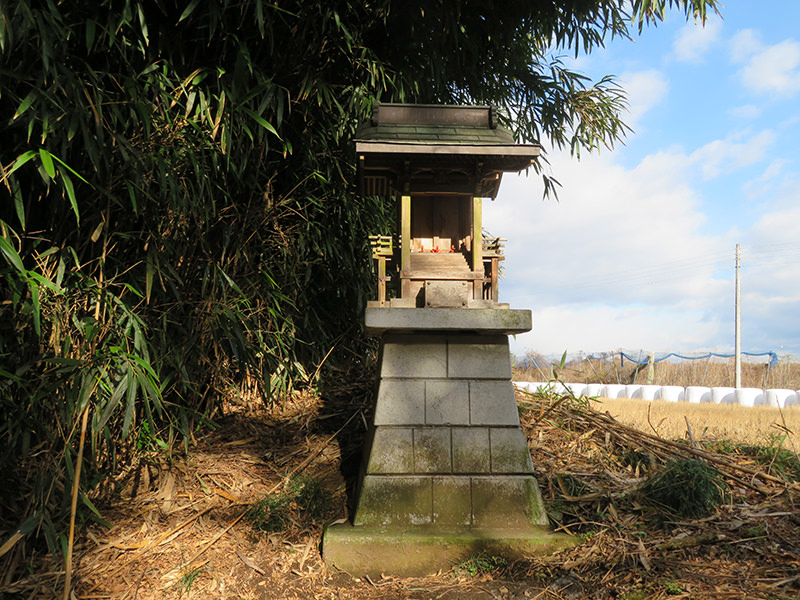 鏡が池　祠