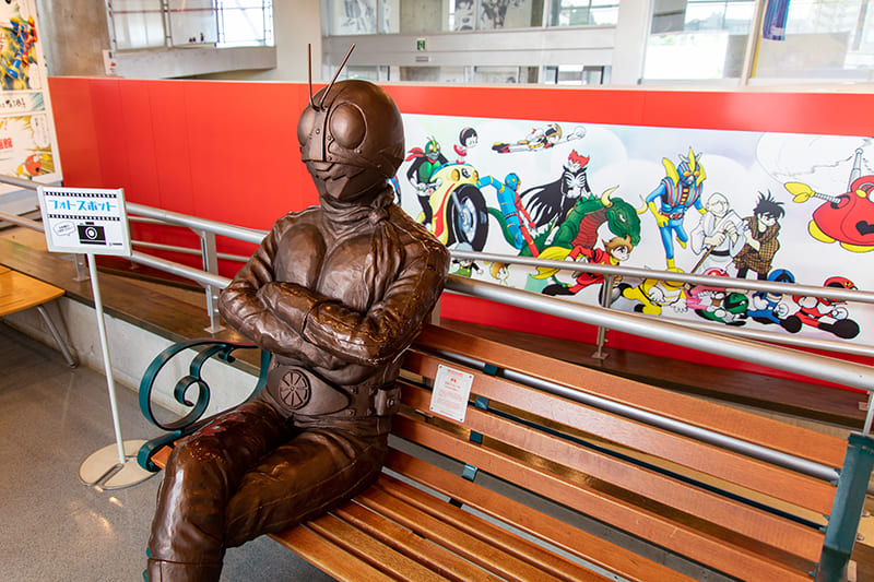 仮面ライダーのベンチ