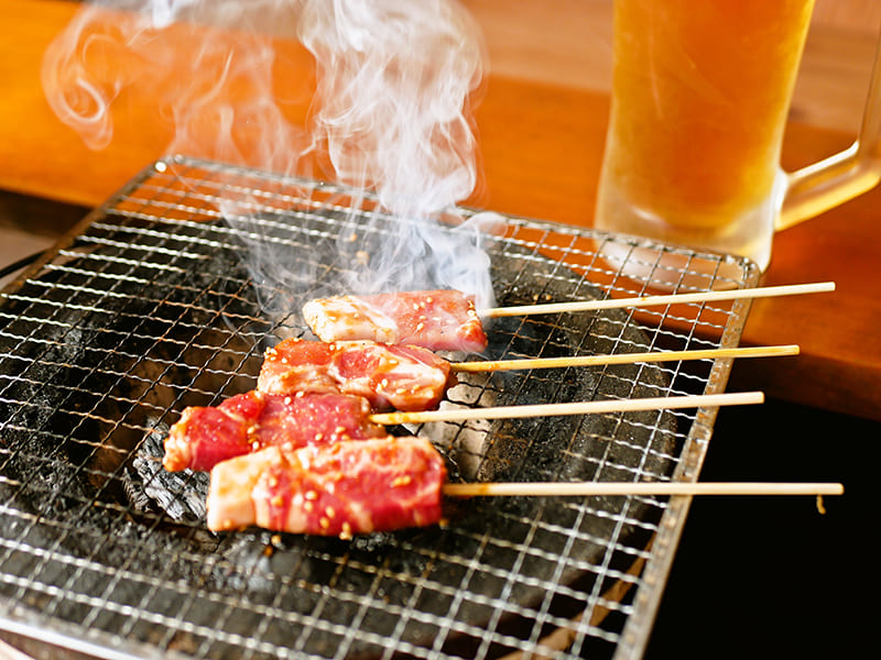 炭火で網焼き