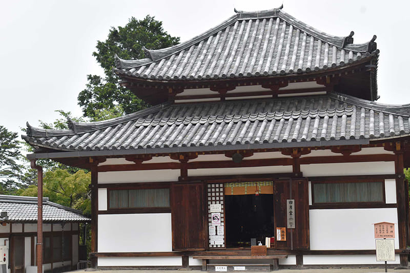 東大寺　四月堂