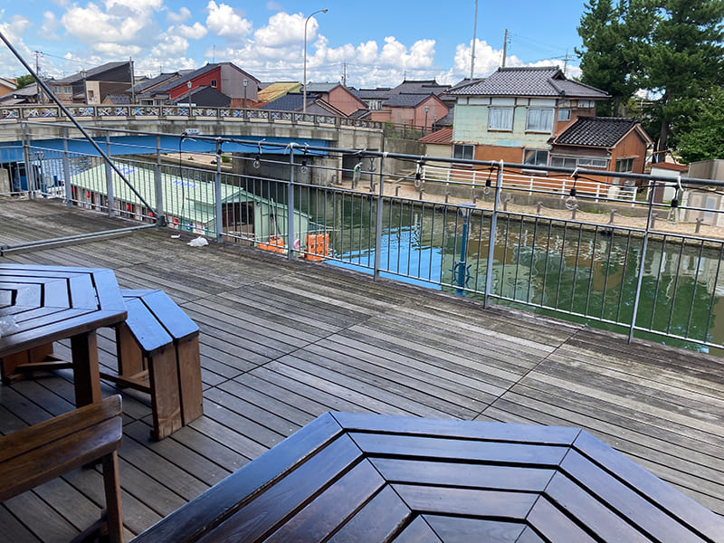 川の駅　新湊のテラス