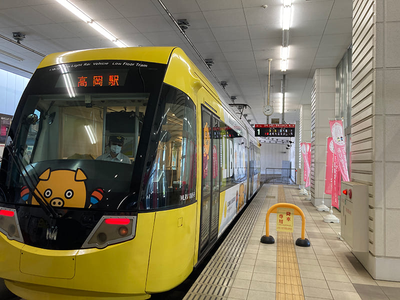 路面電車　万葉線