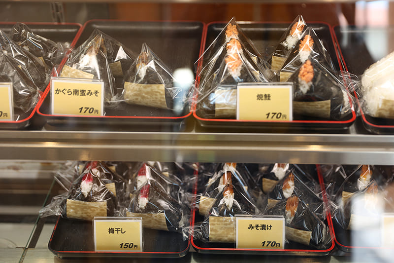 うおぬま倉友農園 おにぎり屋　店内